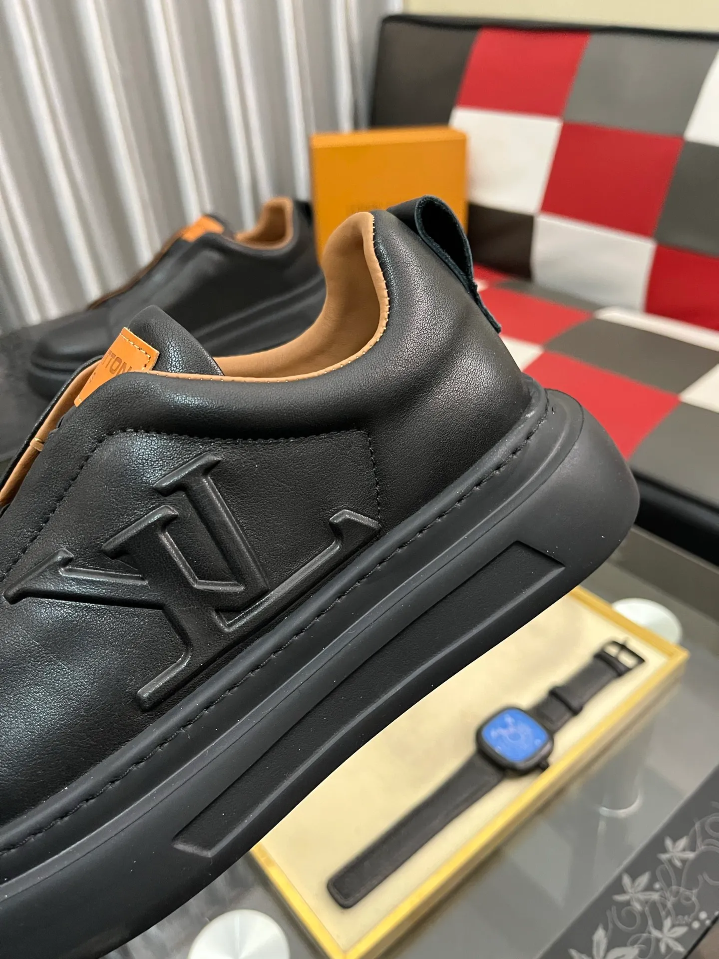 Men's shoes 💰480⌚️⌚️LV Louis Vuitton. The latest fashionable casual shoes are popular in physical stores. New spring and summer comfortable imported custom original cowhide, unique jacquard fabric element design. With sheepskin lining, Lv original bottom, [sun][sun] high-end packaging and high quality💪Details determine the quality, you can enter and leave the counter at will, the code number is 38-442️⃣colors available